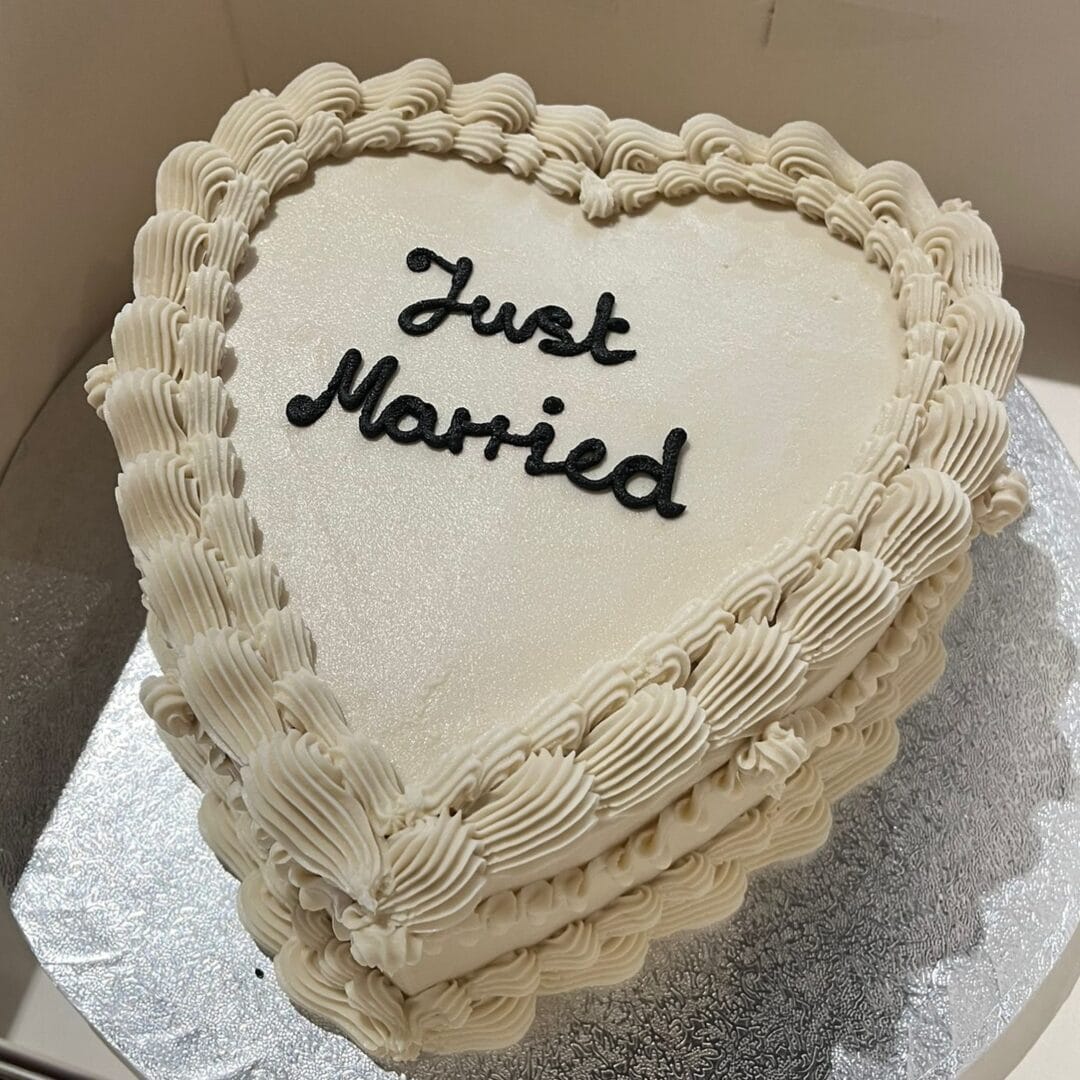 Alternative view of Vintage Heart Cake