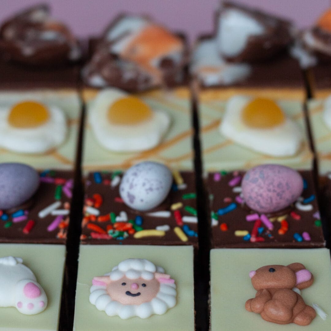 Alternative view of Easter Hunt Mini Sharing Traybake Box